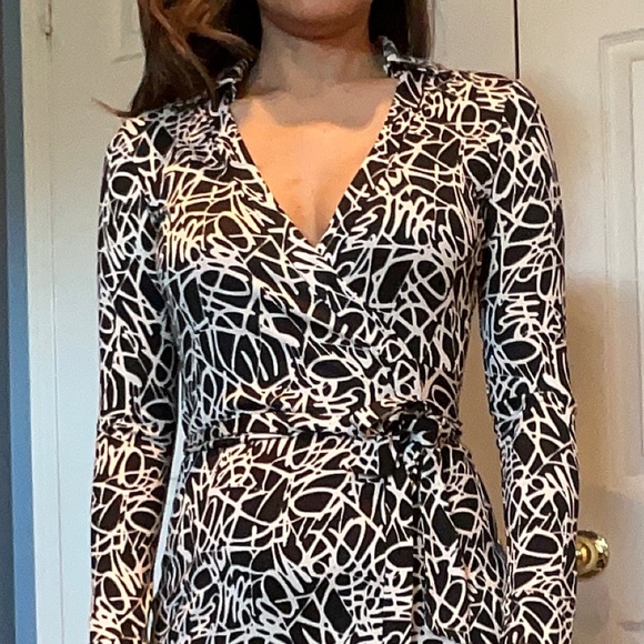 Diane Von Furstenburg Wrap Dress- Abstract Black and White Pattern - Picture 1 of 3